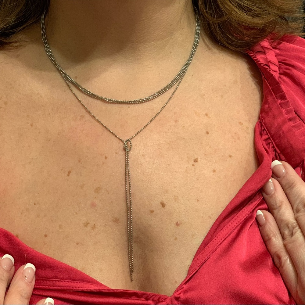 LIKE NEW! Silver tone delicate and feminine necklace.